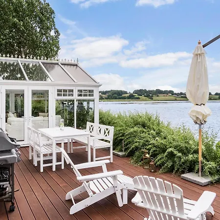 Awesome In With House Sea View